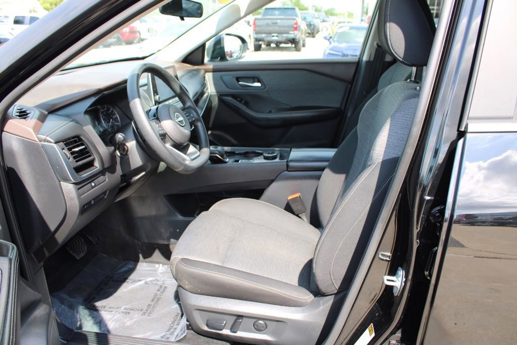 Used 2023 Nissan Rogue SV image 14