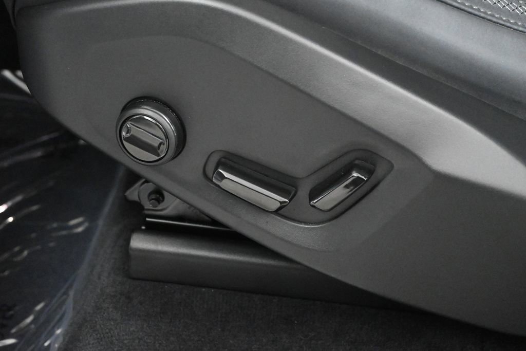 Used 2025 Volvo XC90 B5 Plus w/ Protection Package Premier image 26