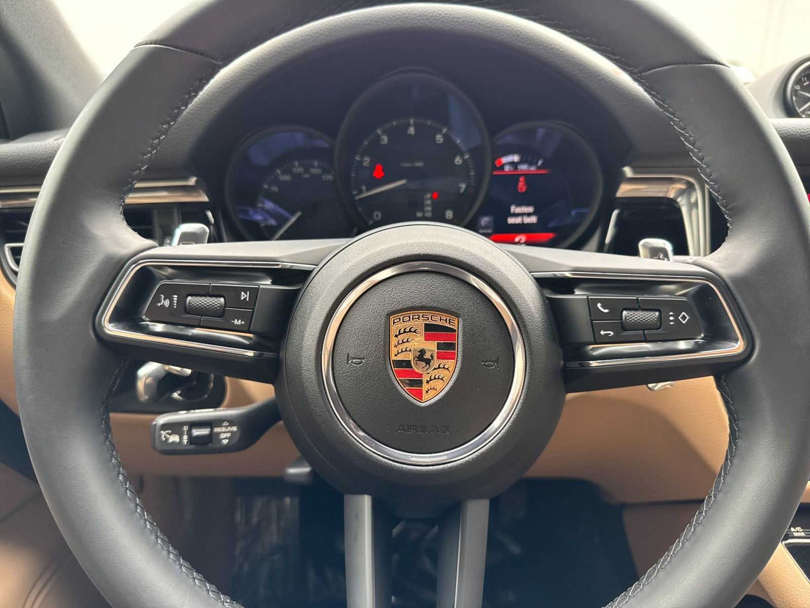 Certified 2025 Porsche Macan image 26