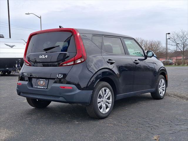 Used 2022 Kia Soul LX image 24