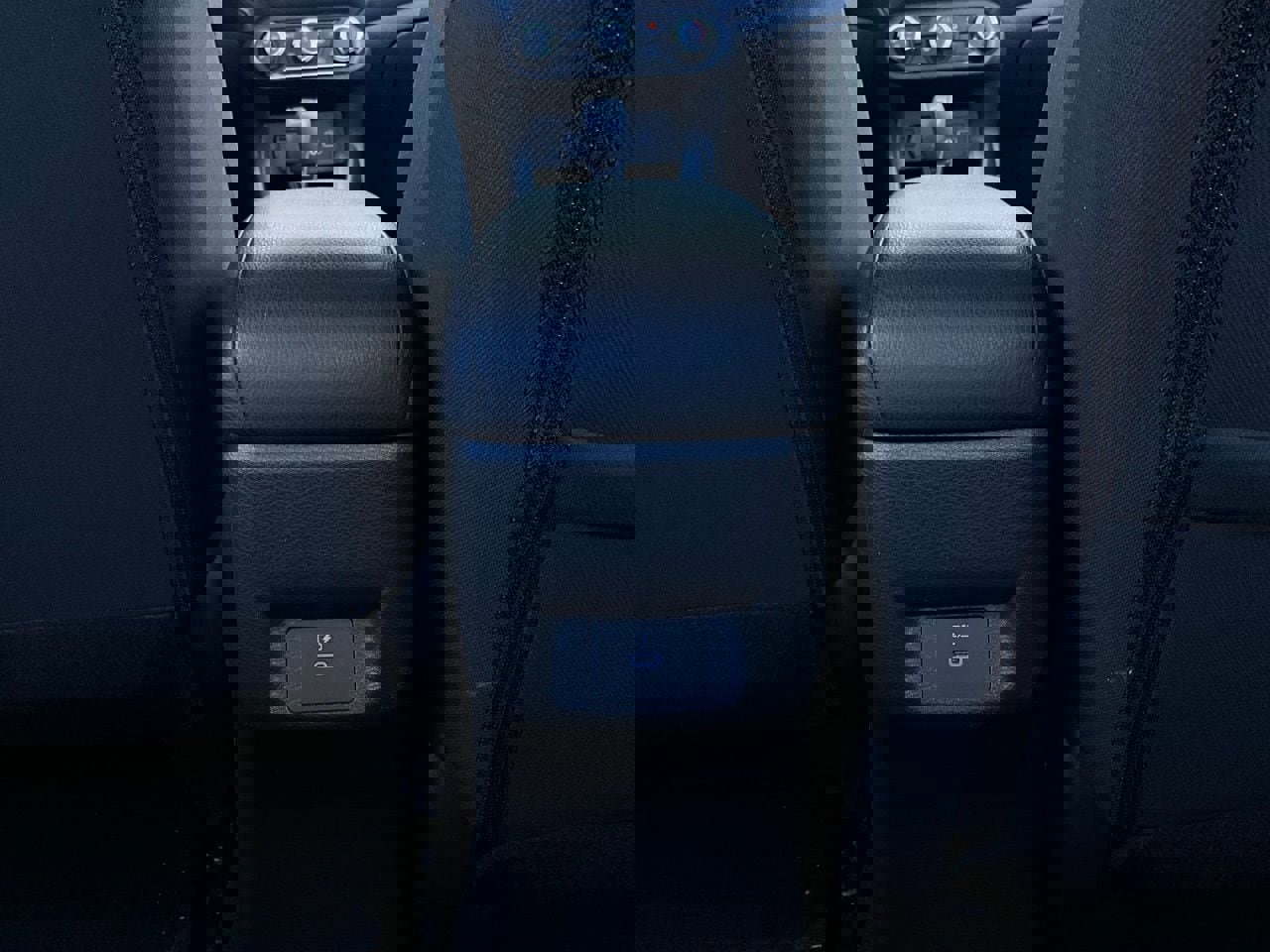 Used 2025 Nissan Versa SV image 11