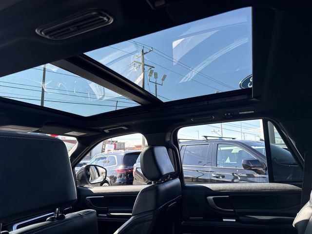 Used 2025 Ford Expedition Platinum w/ Stealth Performance Package image 21