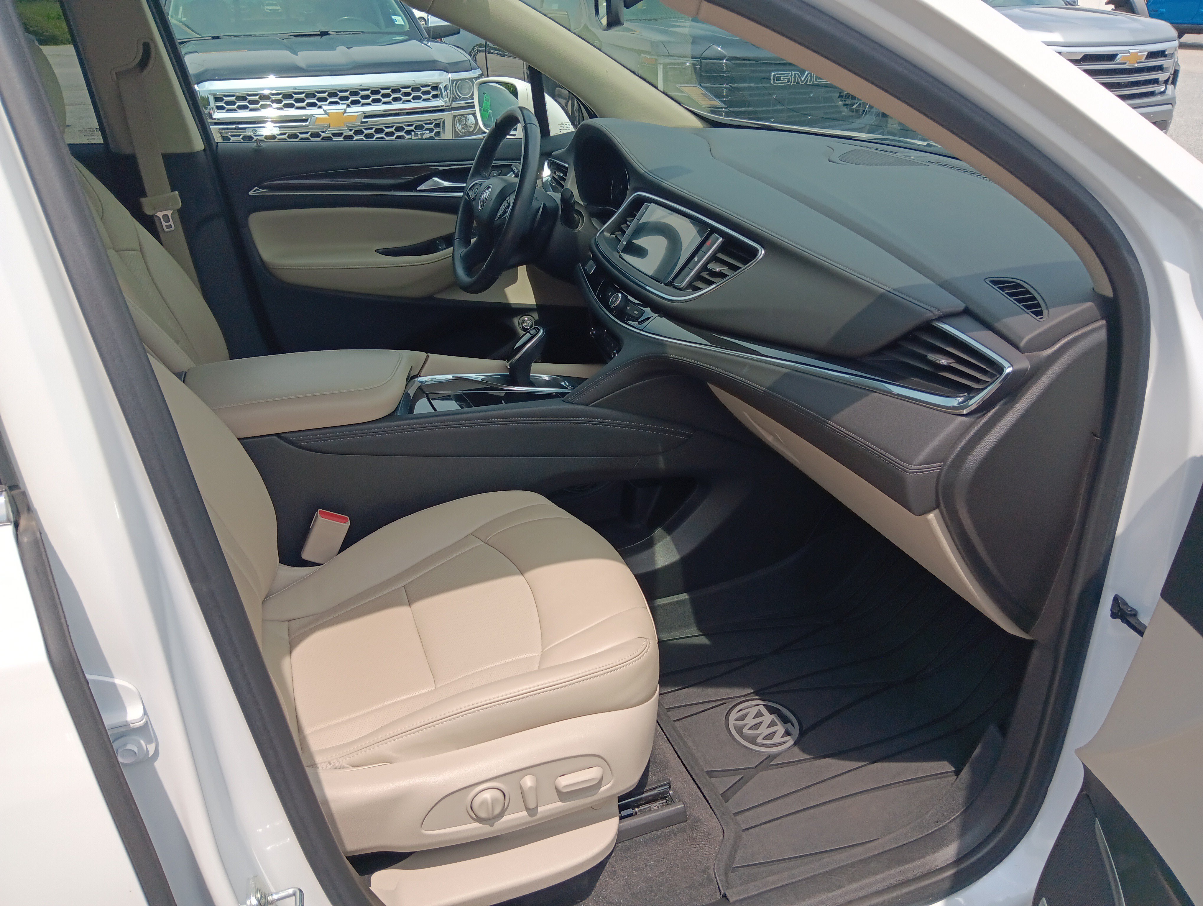 Used 2020 Buick Enclave Essence w/ Sound and Sites Package FWD image 22