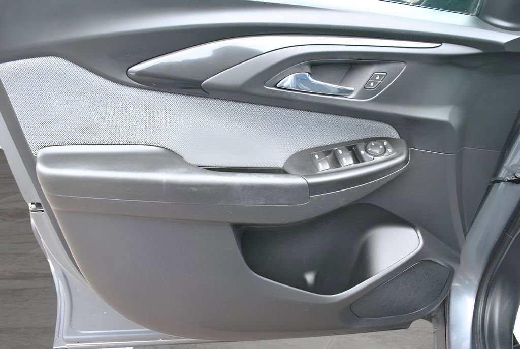 Used 2021 Chevrolet TrailBlazer LT w/ Convenience Package image 32