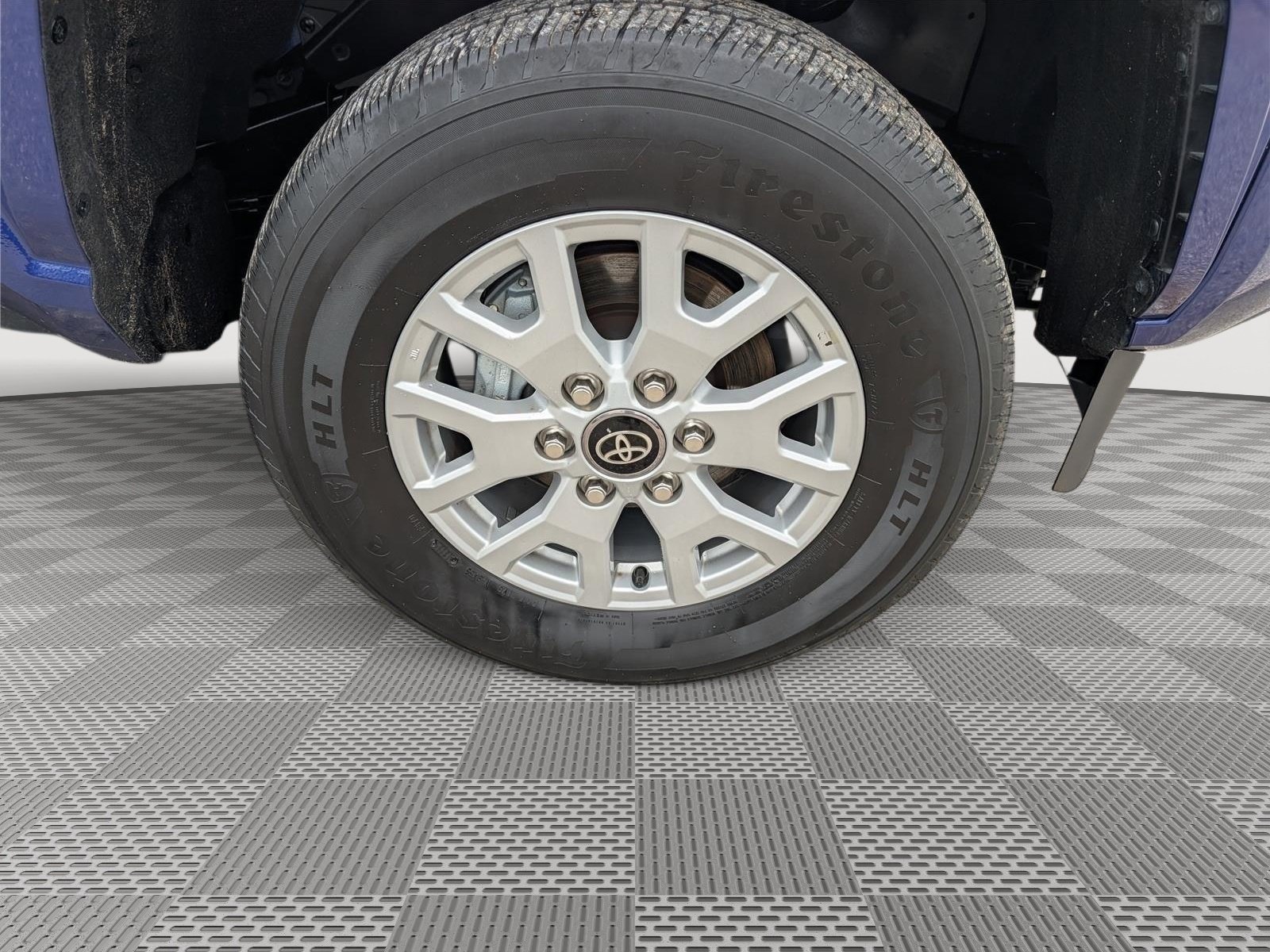 Used 2025 Toyota Tacoma SR5 AWD/4WD image 9