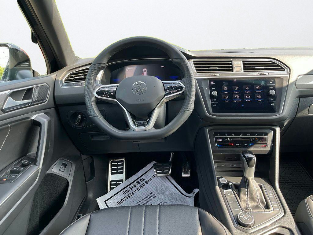 Certified 2024 Volkswagen Tiguan SE R-Line AWD/4WD image 22