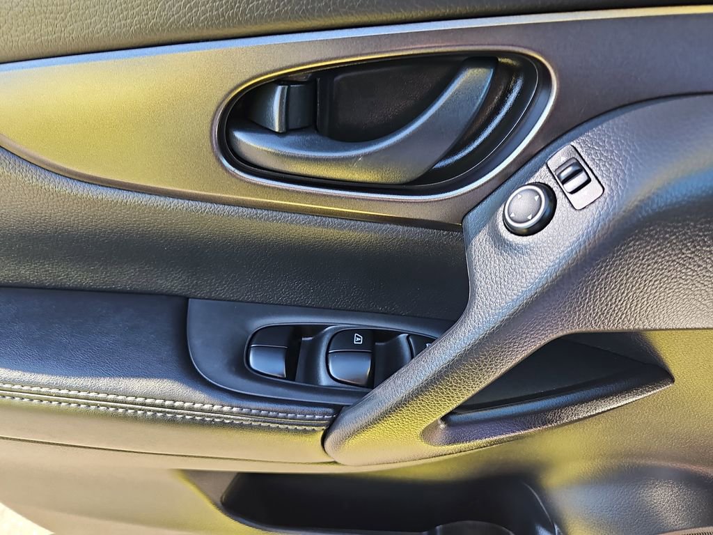 Used 2020 Nissan Rogue Sport S w/ Appearance Package image 31