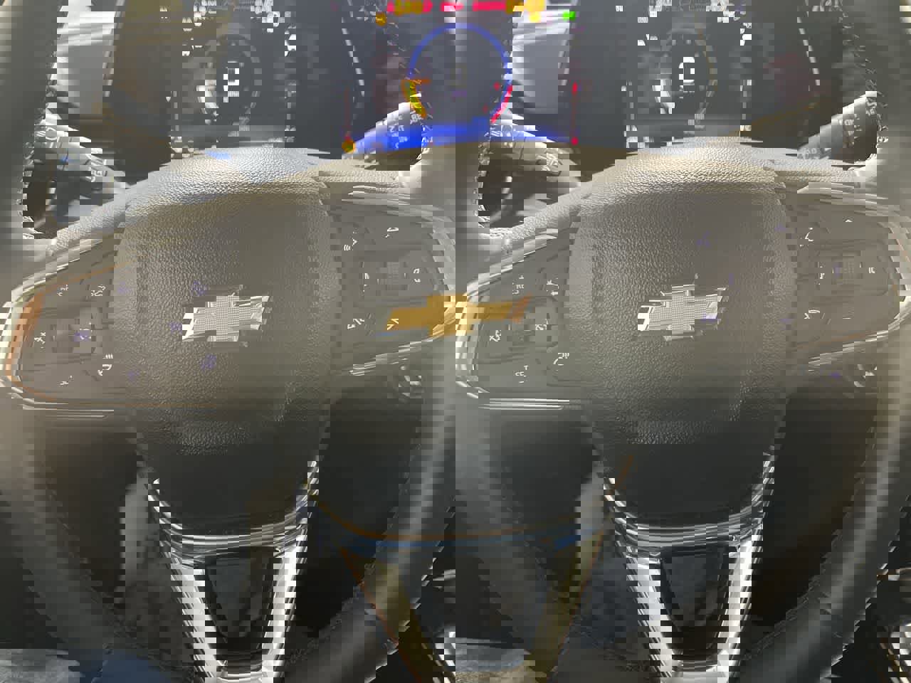 Used 2025 Chevrolet Trax LT w/ LT Convenience Package image 16