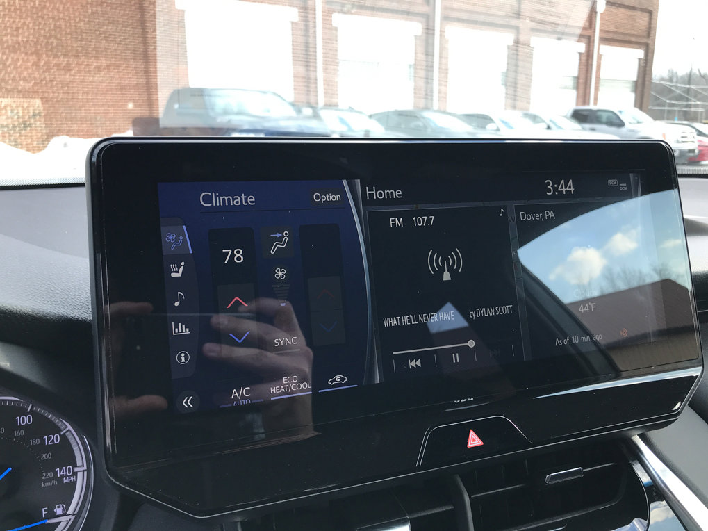 Used 2022 Toyota Venza XLE image 20