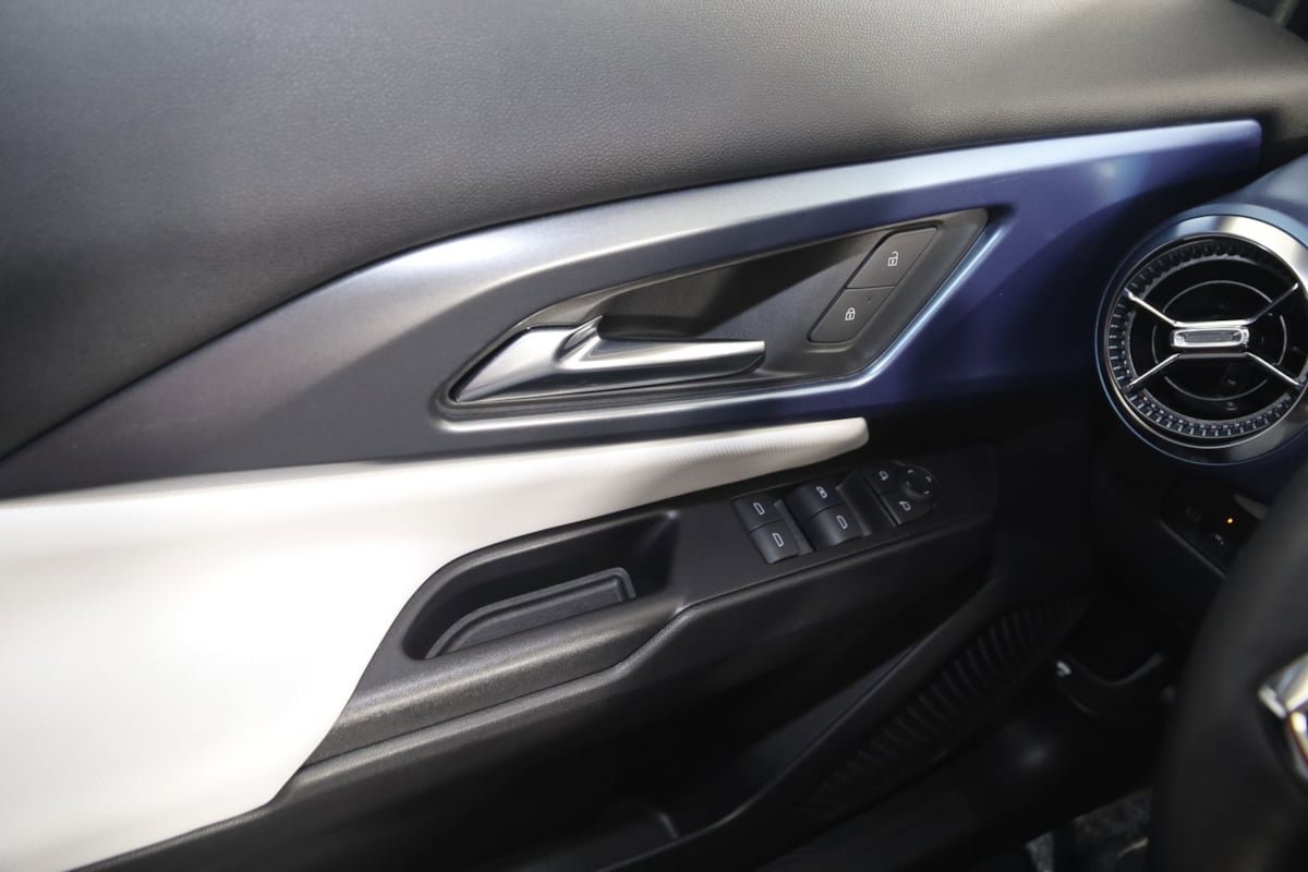 Used 2025 Chevrolet Equinox EV LT FWD image 27