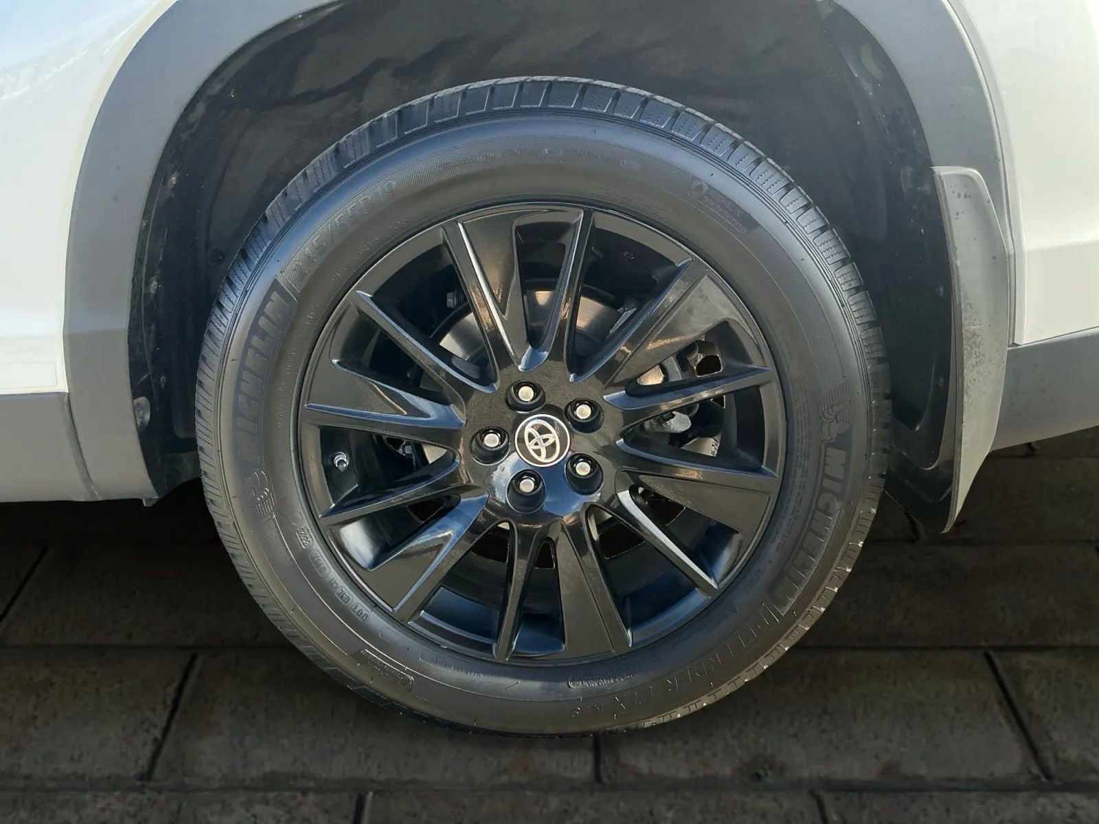 Used 2019 Toyota Highlander SE image 19