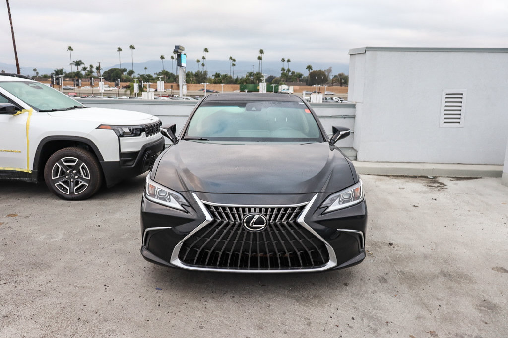 Used 2024 Lexus ES 350 FWD image 3