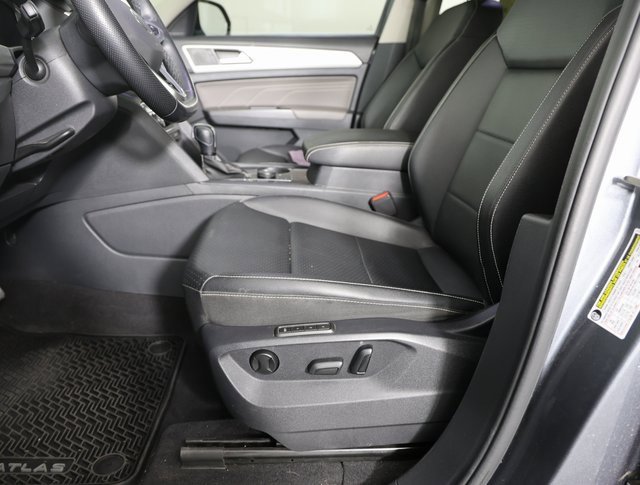 Used 2023 Volkswagen Atlas SEL R-Line image 12
