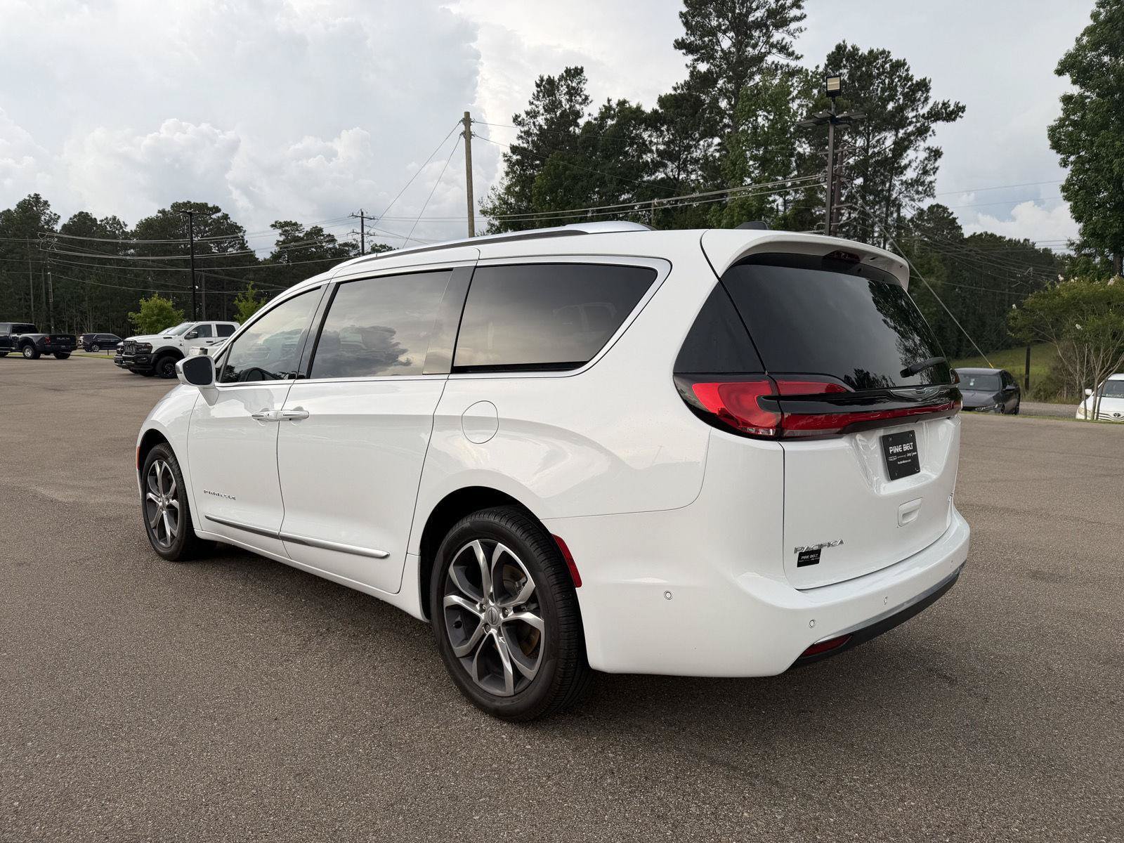 Certified 2024 Chrysler Pacifica Pinnacle AWD/4WD image 4