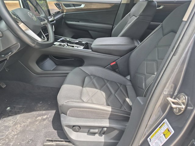 Used 2025 Volkswagen Atlas SE FWD image 14