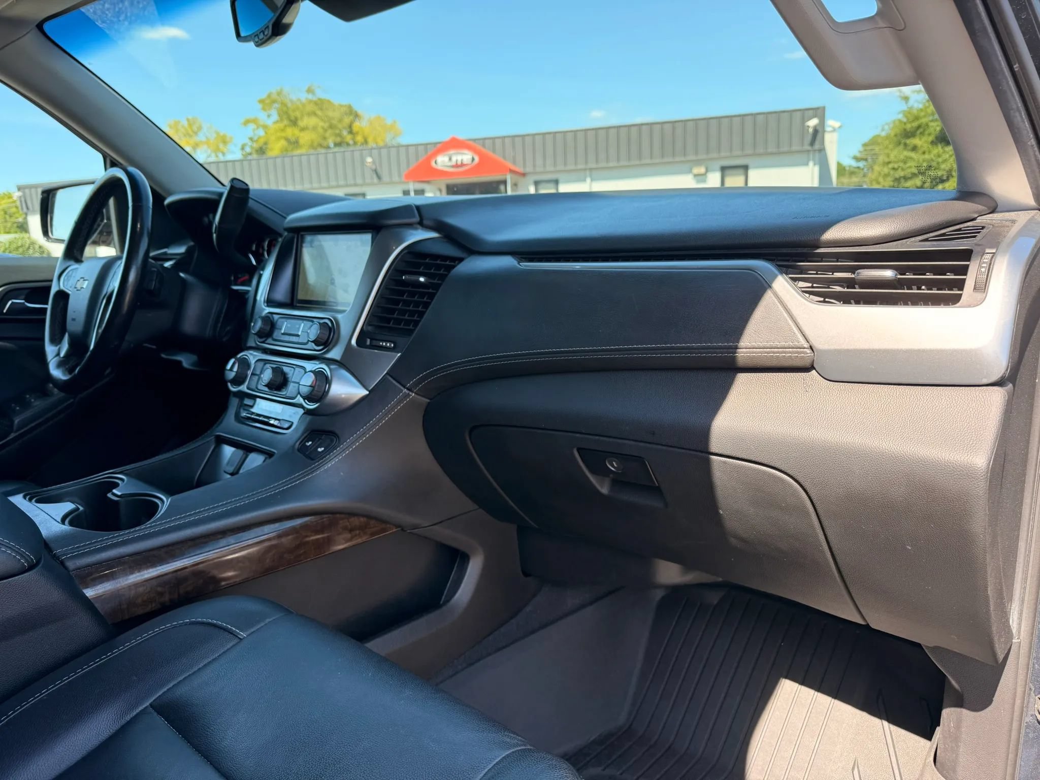 Used 2020 Chevrolet Suburban LT AWD/4WD image 37
