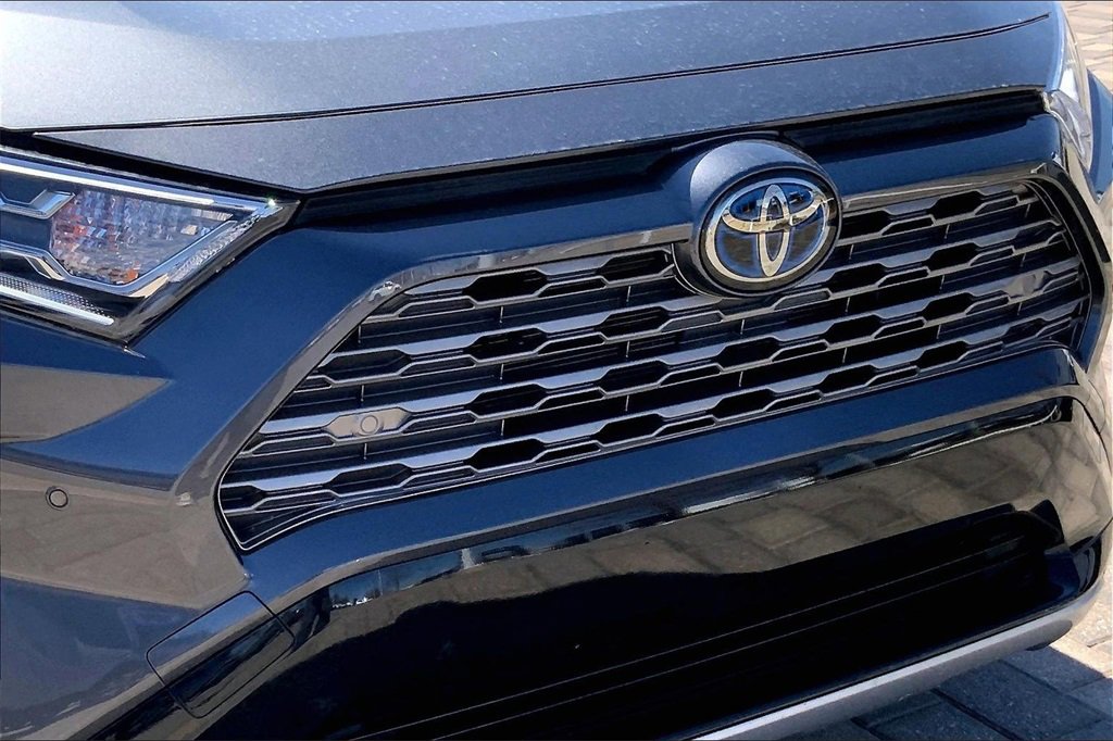 Used 2019 Toyota RAV4 XSE image 32