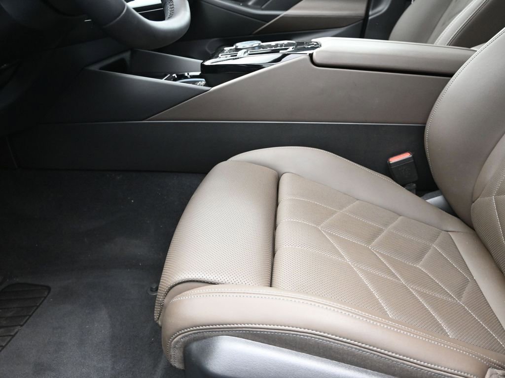 Certified 2025 BMW 530i image 13