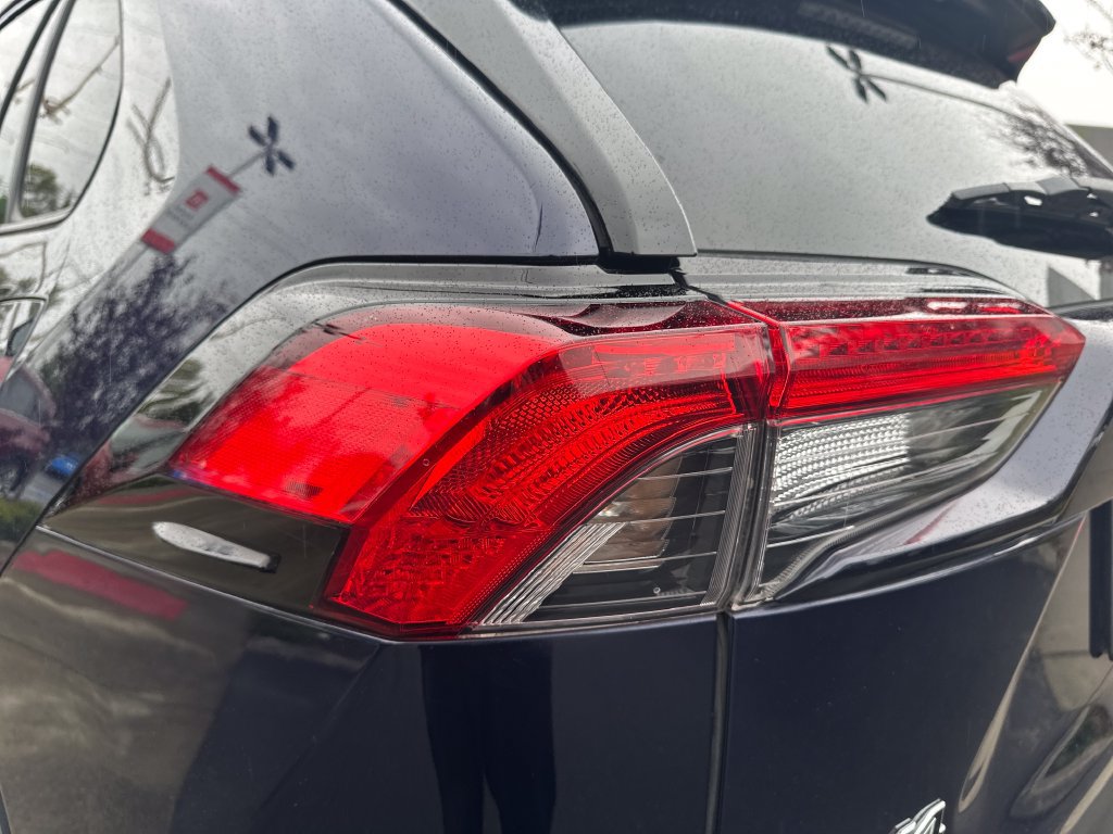 Used 2021 Toyota RAV4 XLE Premium AWD/4WD image 10