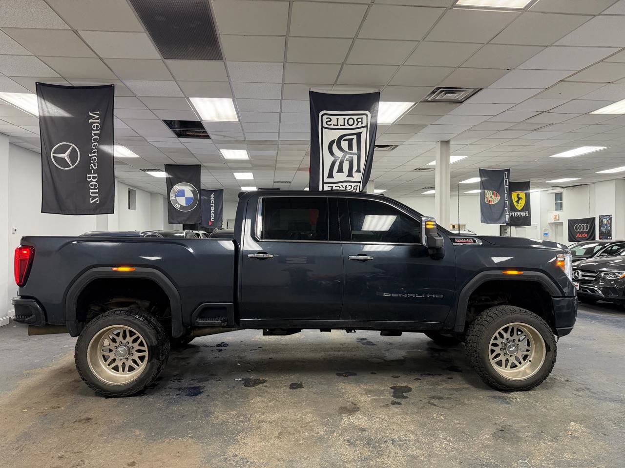 Used 2022 GMC Sierra 3500 Denali w/ Denali Ultimate Package AWD/4WD image 6