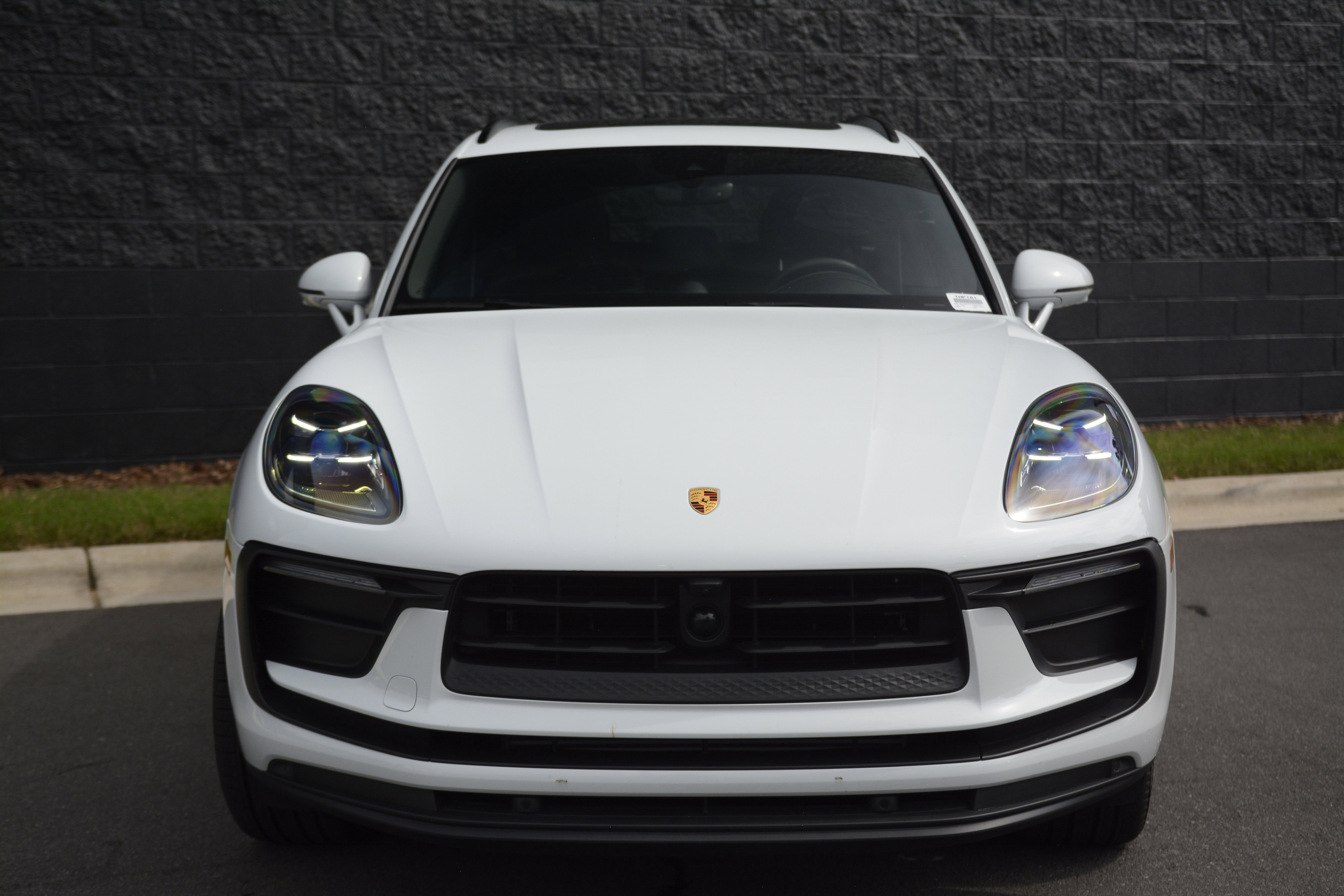 Certified 2026 Porsche Macan AWD/4WD image 10