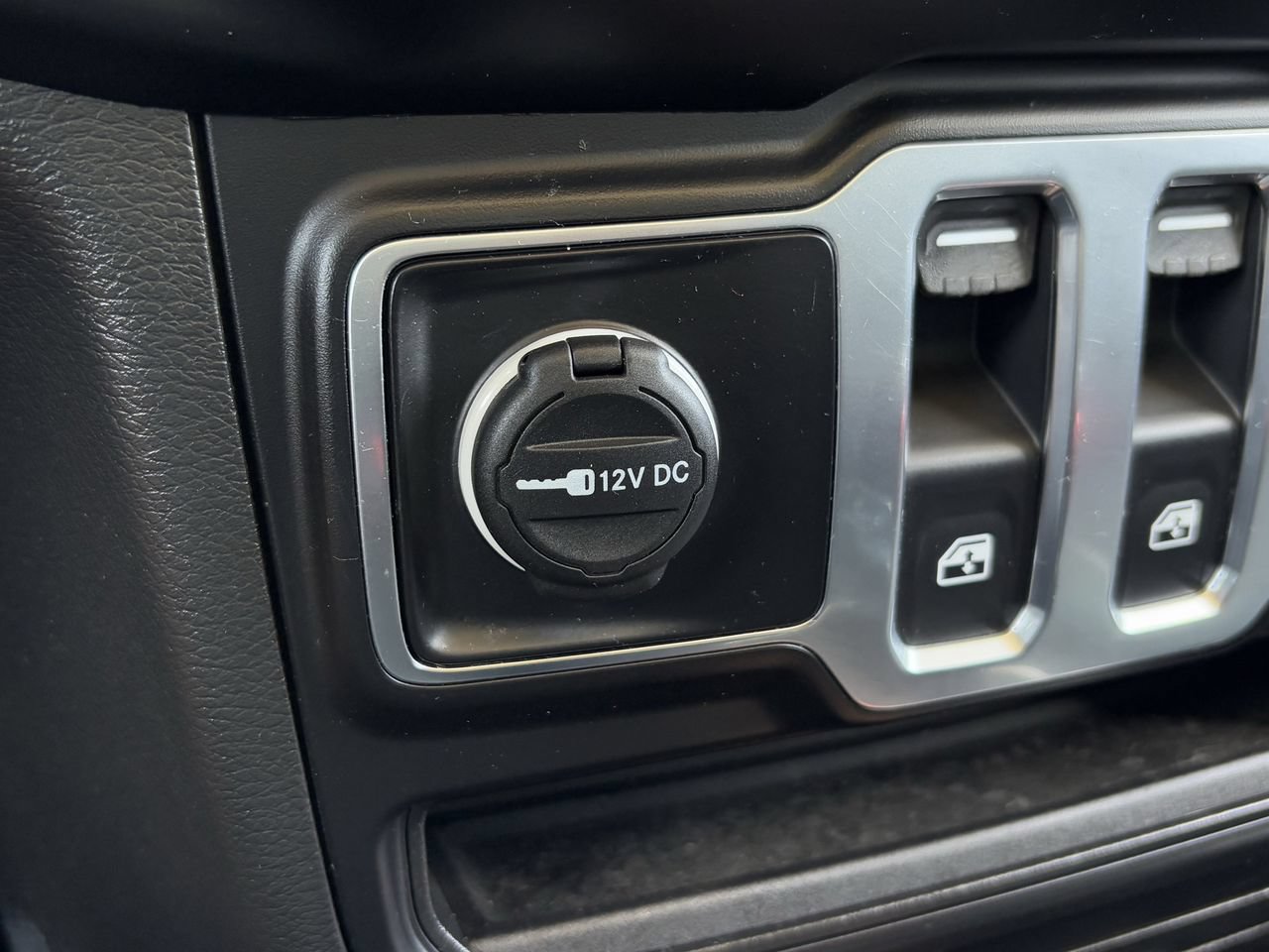 Used 2023 Jeep Wrangler Sport AWD/4WD image 22