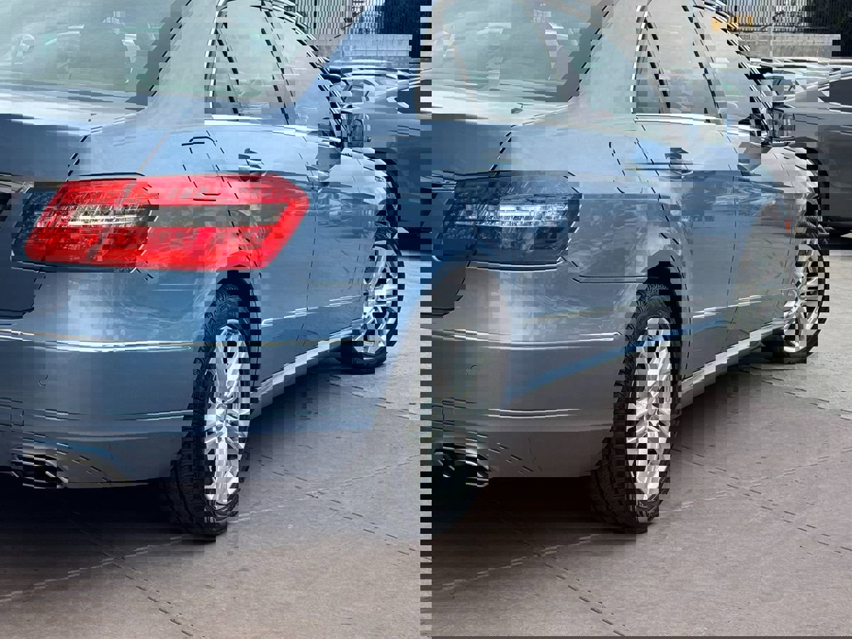 Used 2011 Mercedes-Benz E 550 Sedan image 15