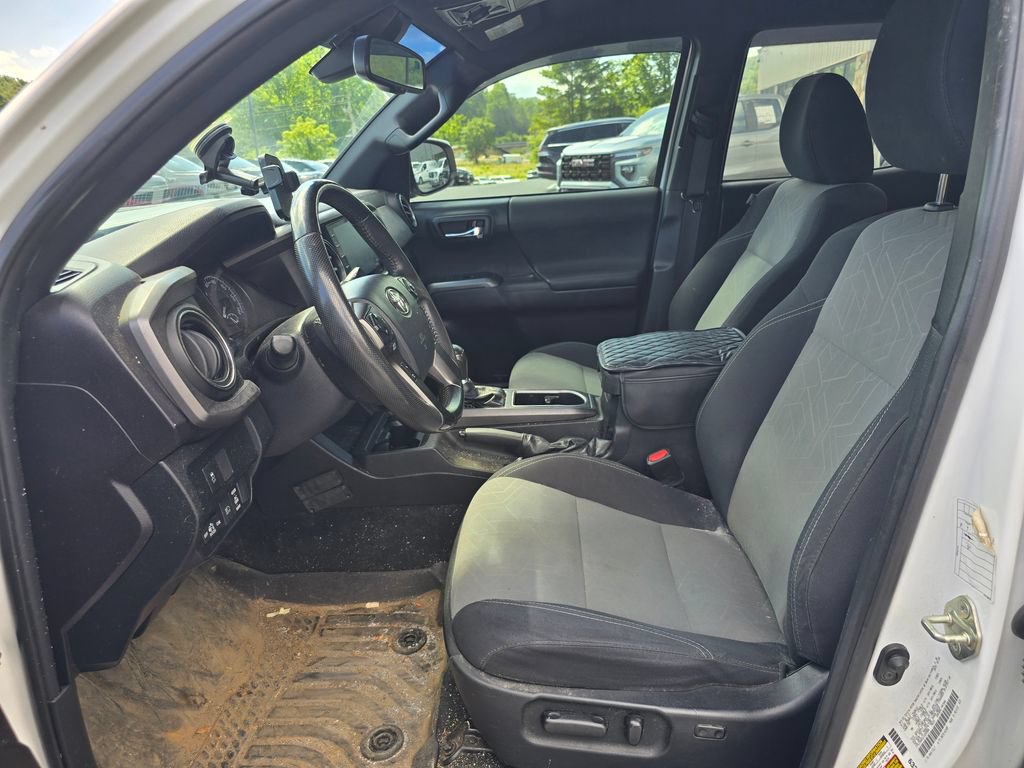 Used 2020 Toyota Tacoma TRD Off-Road w/ Technology Package AWD/4WD image 4