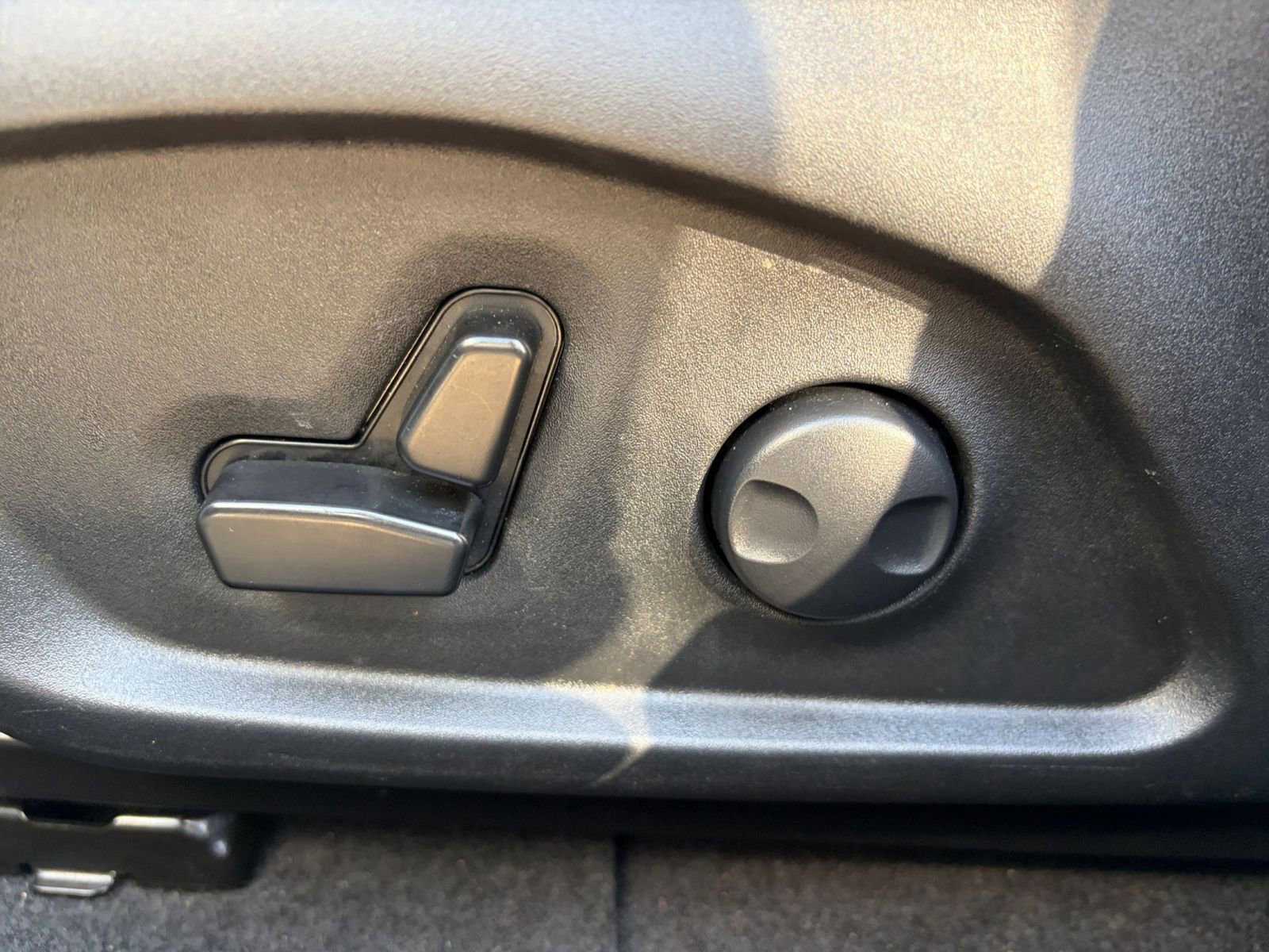 Used 2025 Jeep Compass Limited image 22