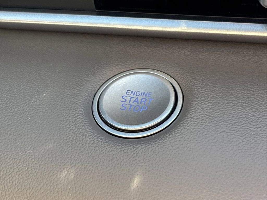Certified 2025 Hyundai Elantra Sport image 28