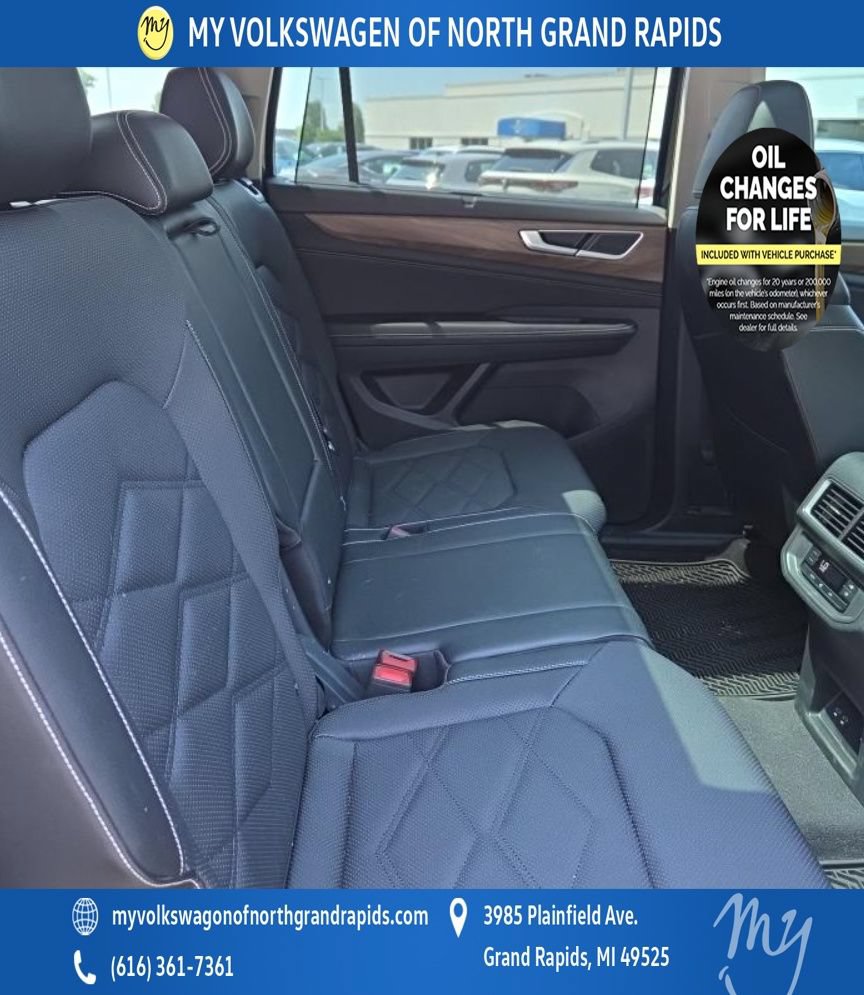 Used 2024 Volkswagen Atlas SE w/ Panoramic Sunroof Package AWD/4WD image 13