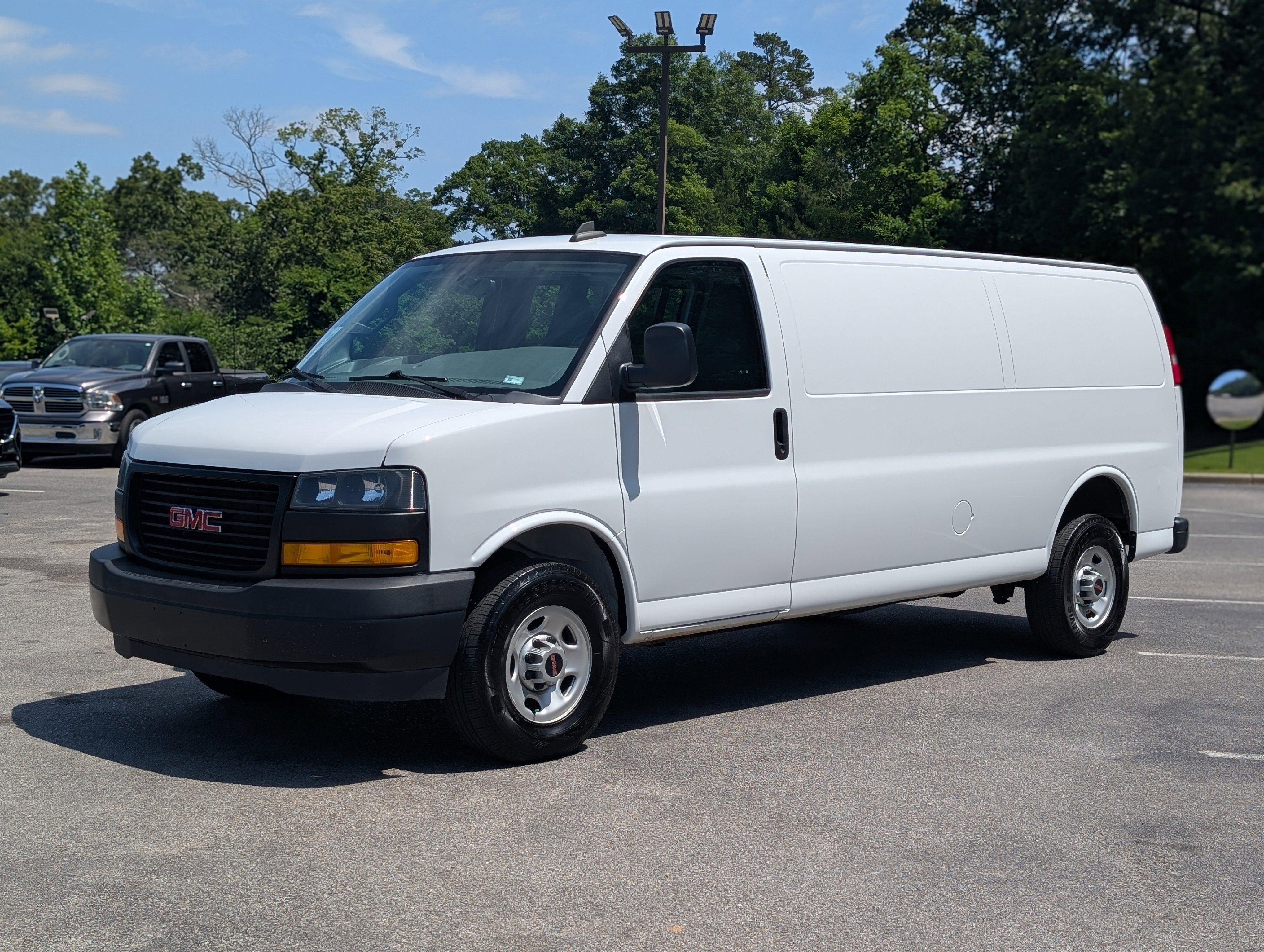 Used 2022 GMC Savana 3500 Extended w/ Driver Convenience Package RWD image 5