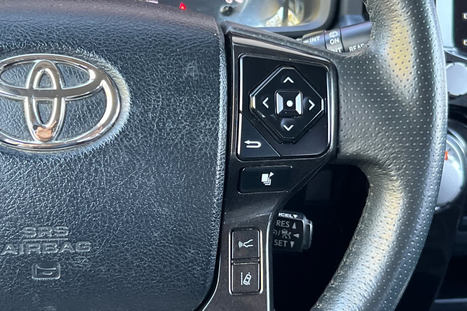 Used 2020 Toyota 4Runner TRD Off-Road AWD/4WD image 26