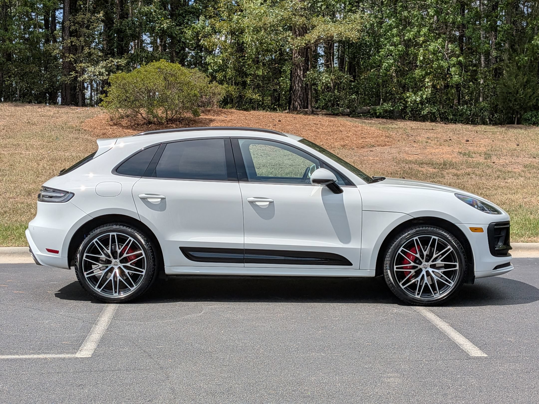 Certified 2024 Porsche Macan S AWD/4WD image 31