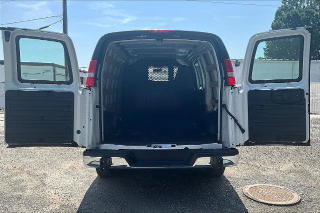 Used 2023 GMC Savana 2500 w/ Driver Convenience Package image 5
