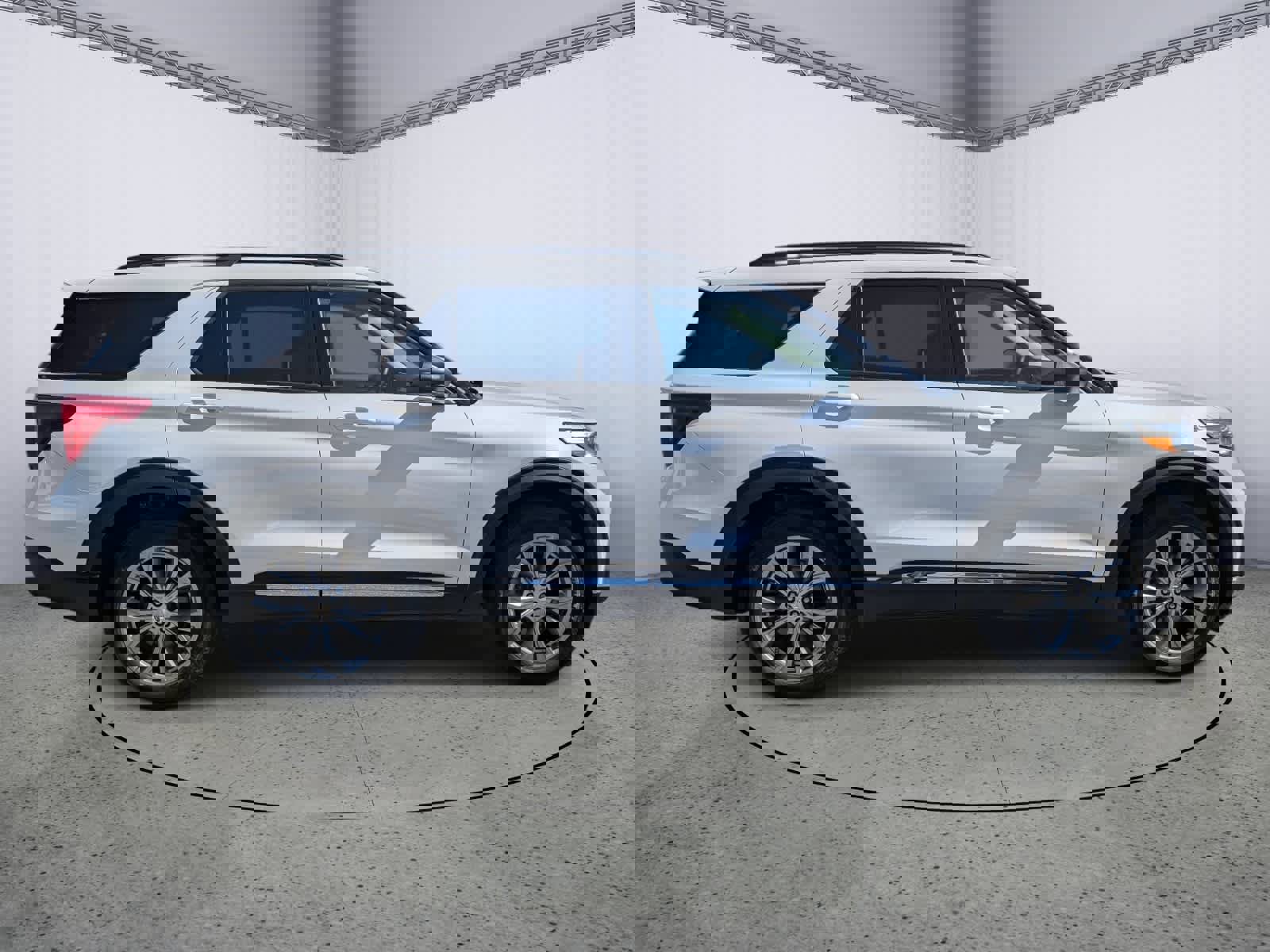 Used 2023 Ford Explorer XLT w/ Equipment Group 202A image 2