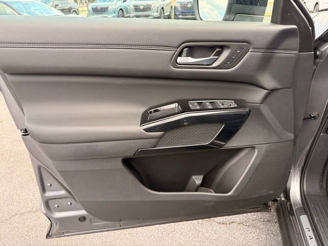 New 2026 Nissan Pathfinder Platinum w/ Cargo Package AWD/4WD image 10