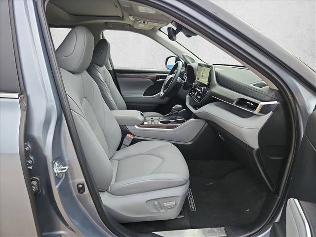 Used 2023 Toyota Highlander Limited FWD image 22