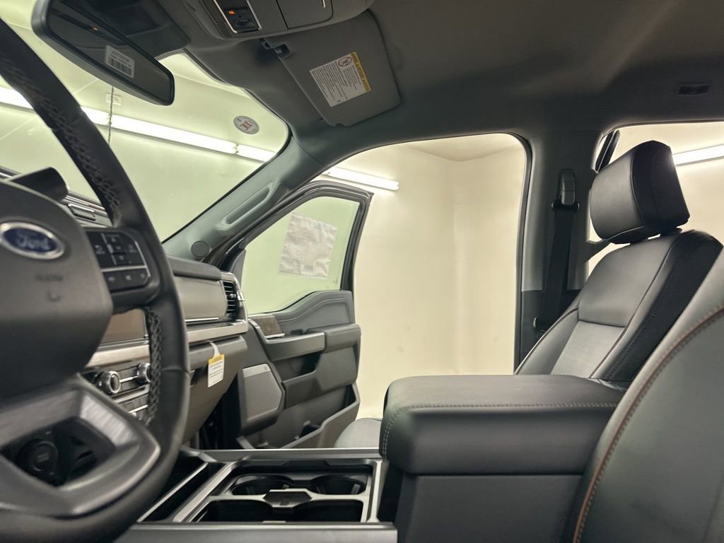 New 2026 Ford F250 Lariat w/ Black Appearance Package image 31