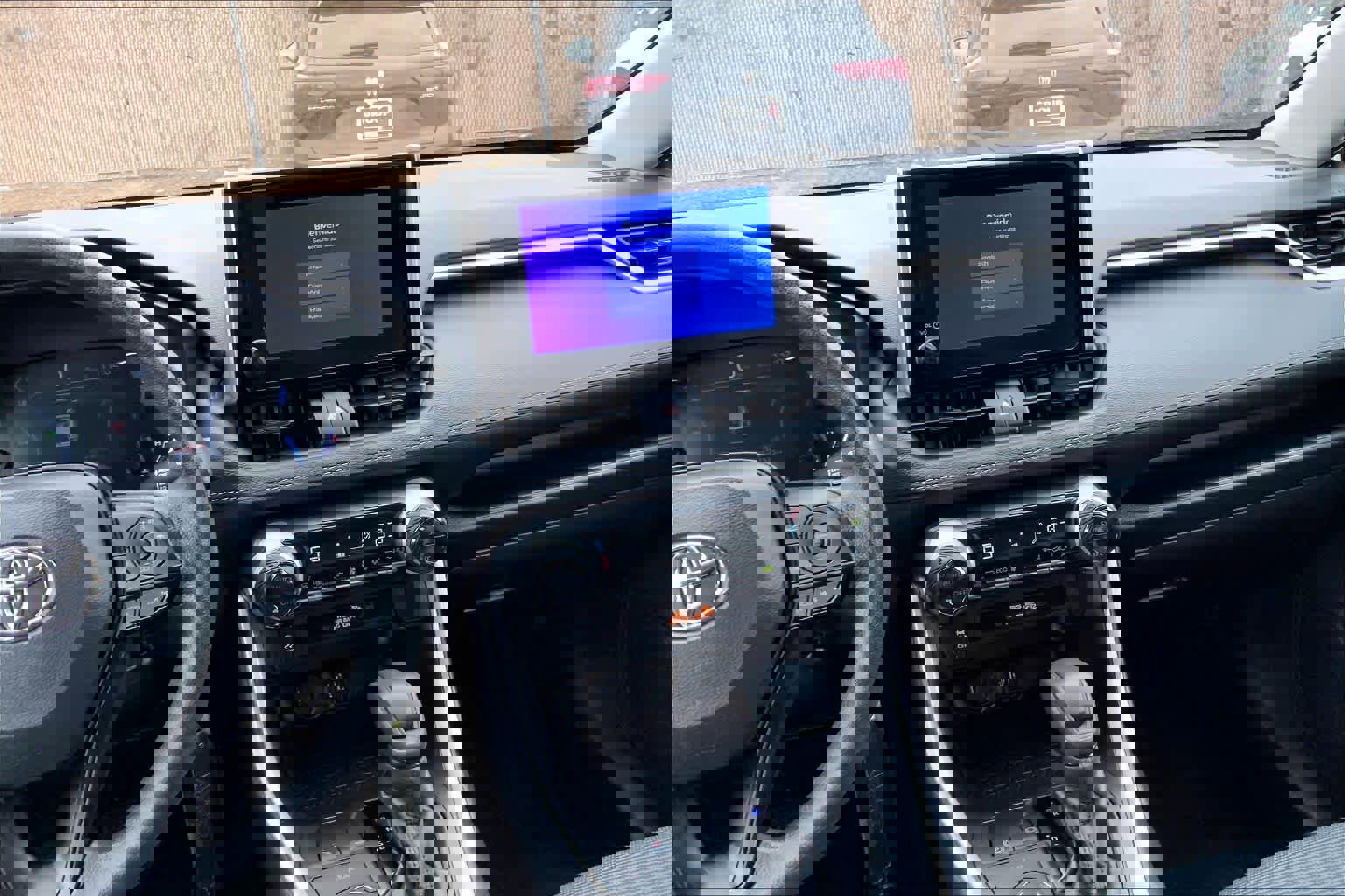 Used 2025 Toyota RAV4 LE image 7