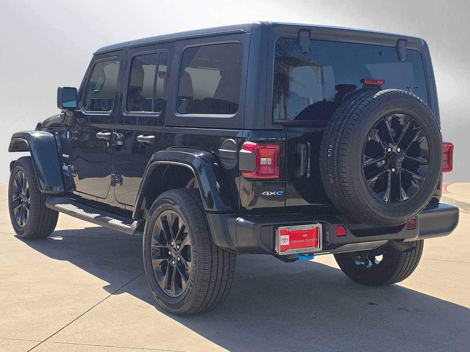 Used 2022 Jeep Wrangler Unlimited Sahara AWD/4WD image 5