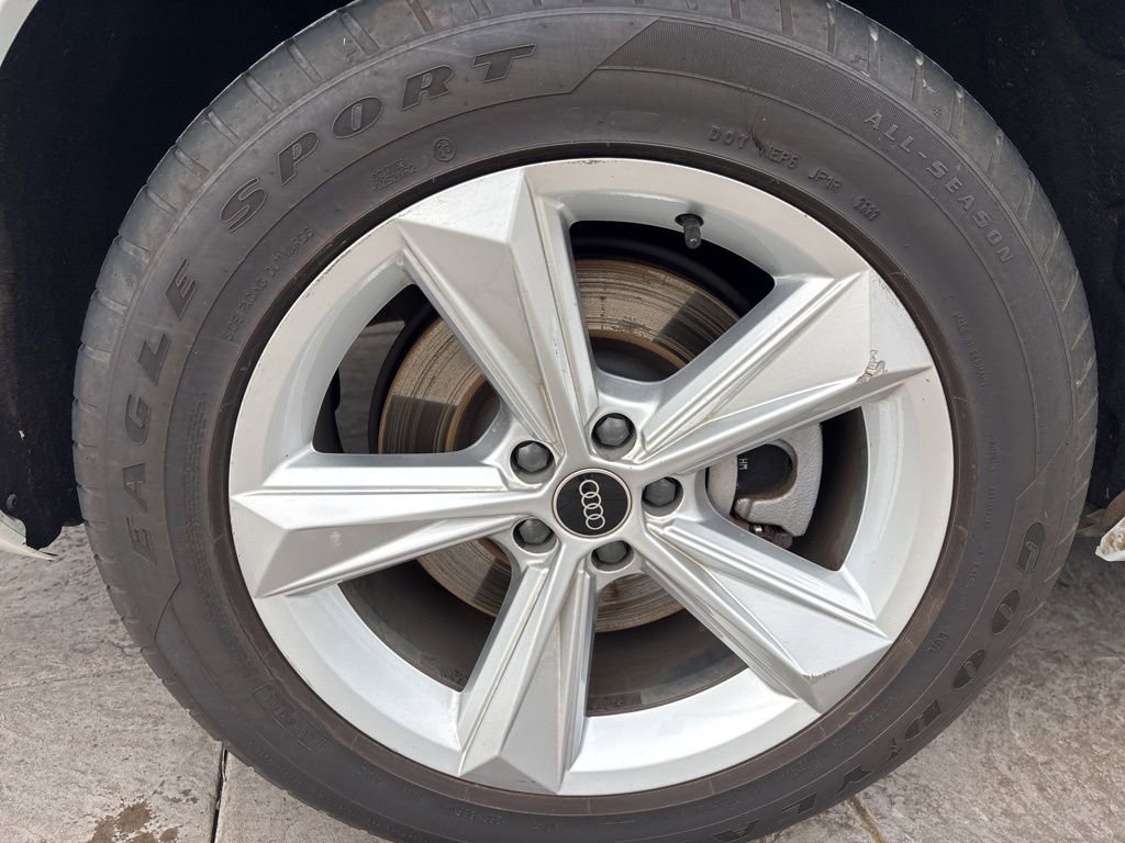 Used 2023 Audi Q7 3.0T Premium image 11