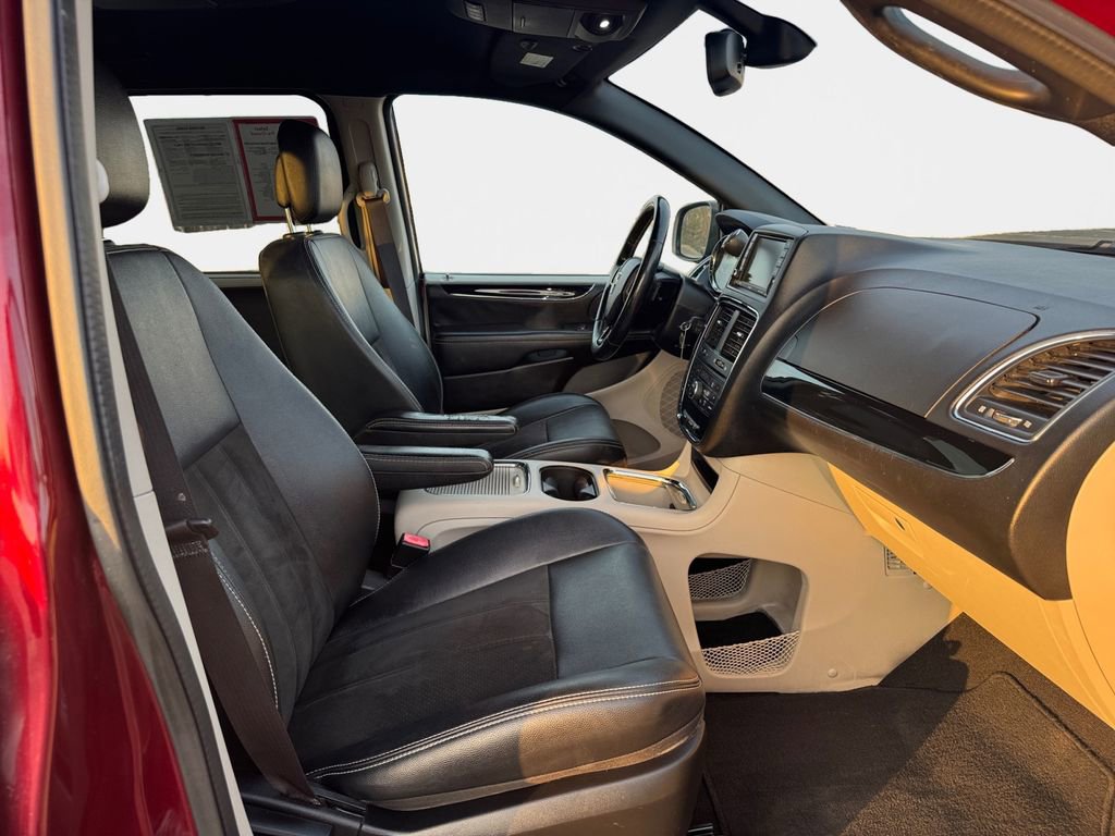 Used 2019 Dodge Grand Caravan SXT w/ Driver Convenience Group FWD image 19