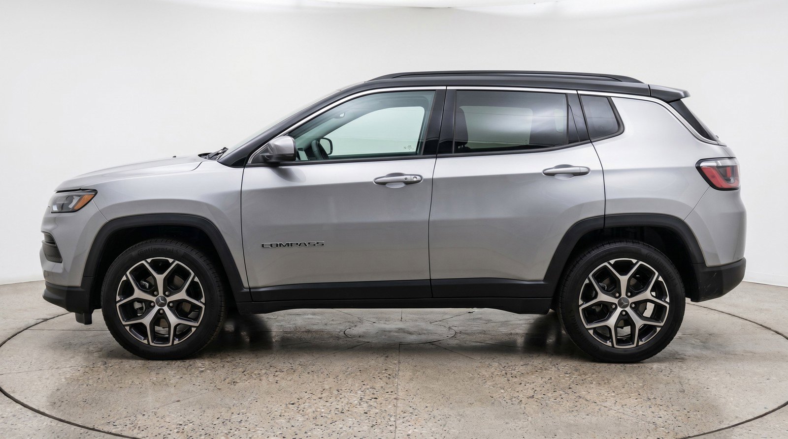 Used 2025 Jeep Compass Limited AWD/4WD image 5
