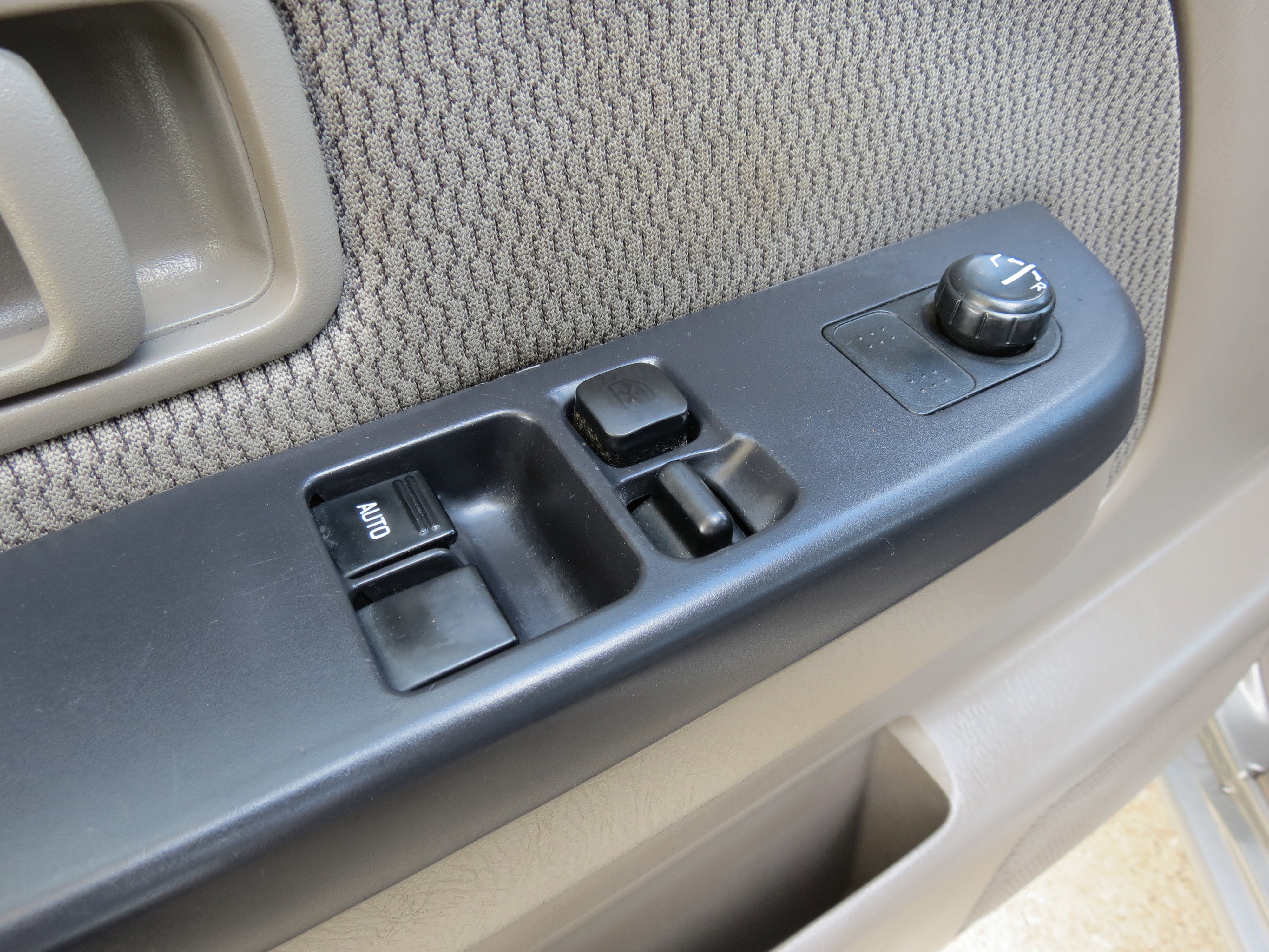 Used 2004 Nissan Frontier XE w/ (VTP) Value Truck Pkg image 23