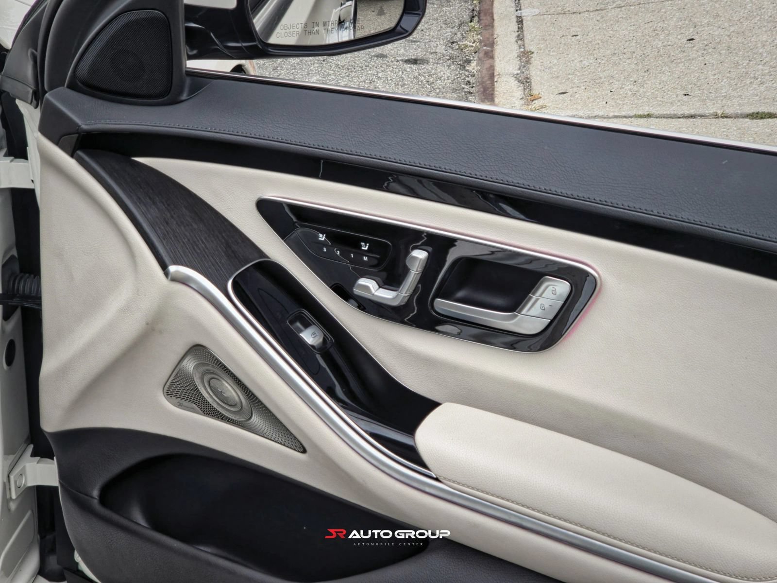 Used 2022 Mercedes-Benz S 500 4MATIC w/ AMG Line Package image 43