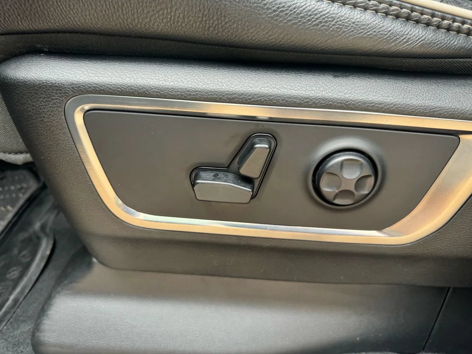 Used 2019 RAM 1500 Limited AWD/4WD image 16