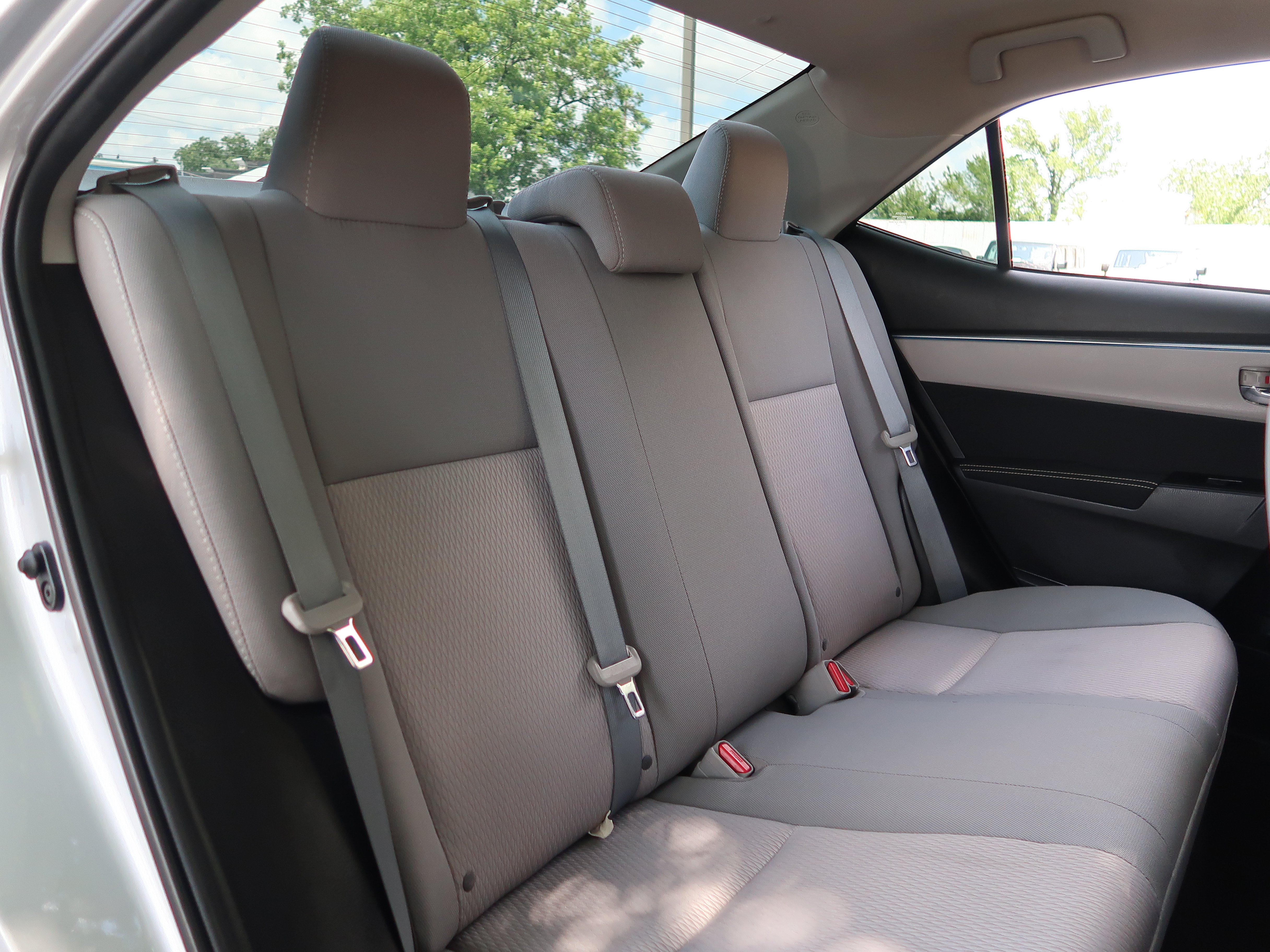 Used 2014 Toyota Corolla LE FWD image 31