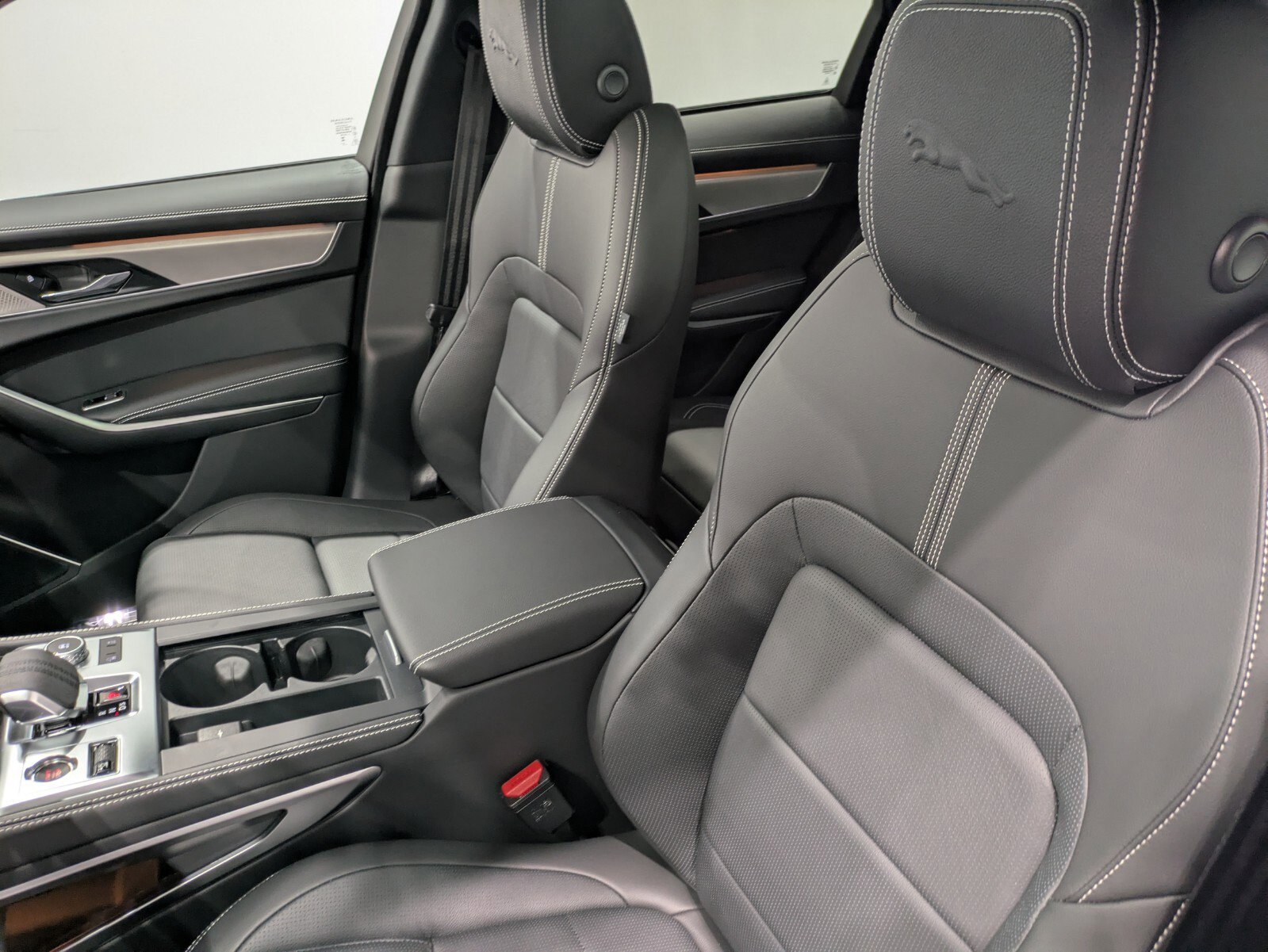 New 2026 Jaguar F-PACE R-Dynamic S image 8