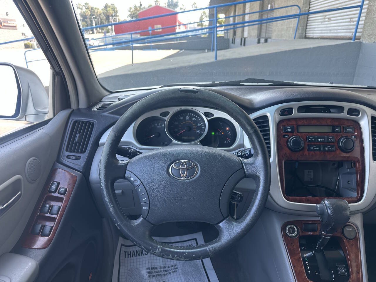 Used 2004 Toyota Highlander Limited w/ Leather Trim Pkg FWD image 12